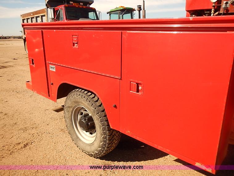 image for item I5486 2000 Ford F250 XLT Super Duty utility truck