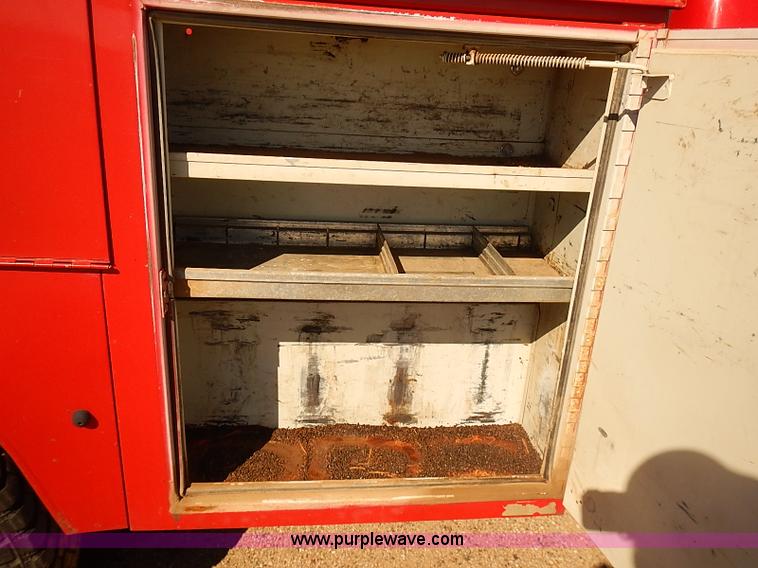 image for item I5486 2000 Ford F250 XLT Super Duty utility truck