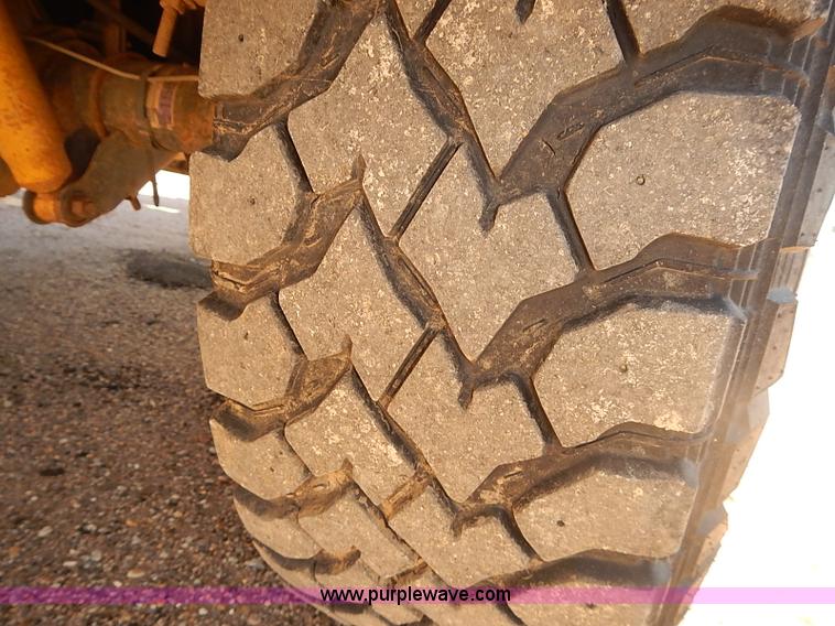 image for item I5486 2000 Ford F250 XLT Super Duty utility truck