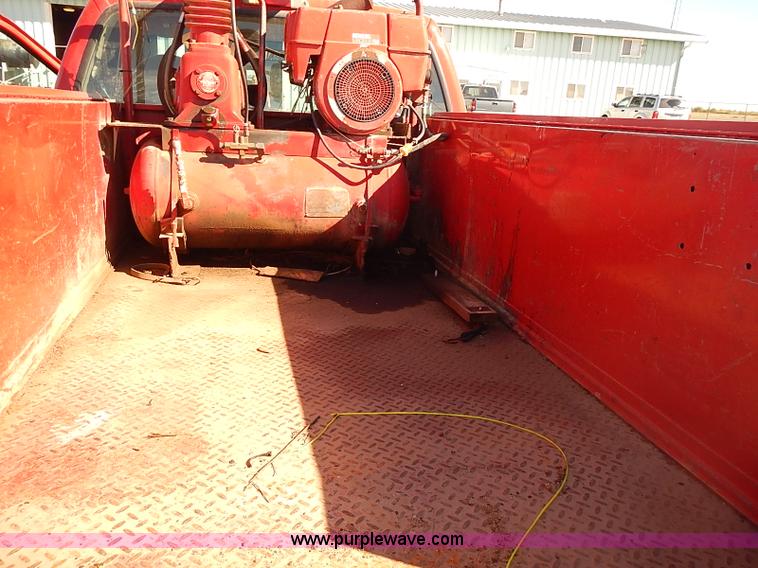 image for item I5486 2000 Ford F250 XLT Super Duty utility truck