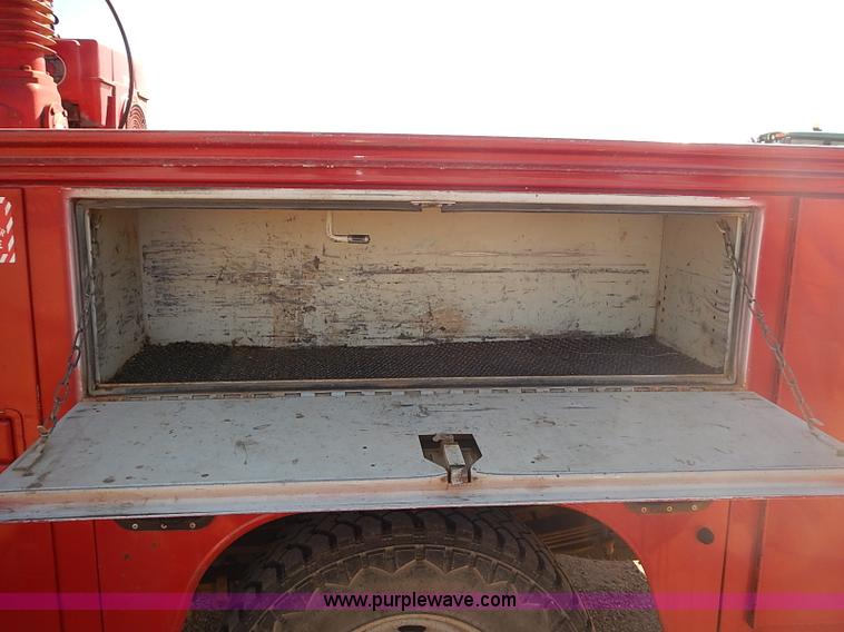 image for item I5486 2000 Ford F250 XLT Super Duty utility truck