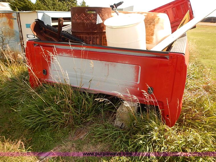 image for item I5486 2000 Ford F250 XLT Super Duty utility truck