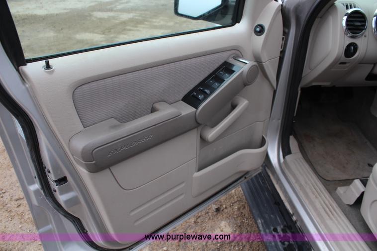 image for item I5841 2007 Ford Explorer XLT SUV