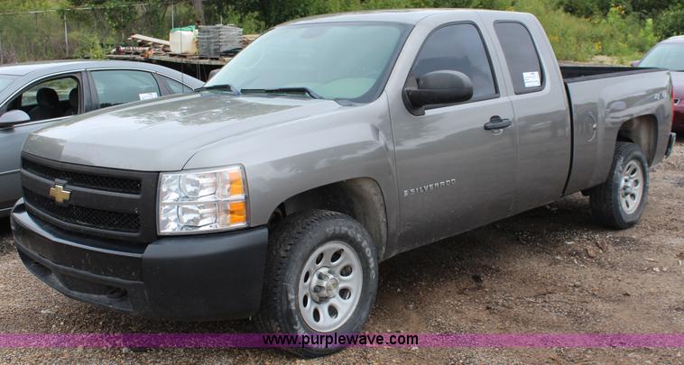 image for item I5843 2007 Chevrolet Silverado 1500 Ext. Cab pickup truck