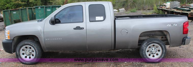 image for item I5843 2007 Chevrolet Silverado 1500 Ext. Cab pickup truck