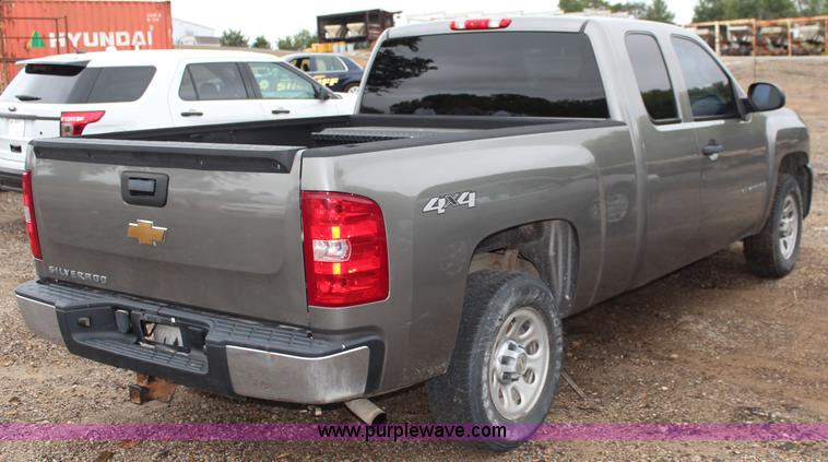 image for item I5843 2007 Chevrolet Silverado 1500 Ext. Cab pickup truck
