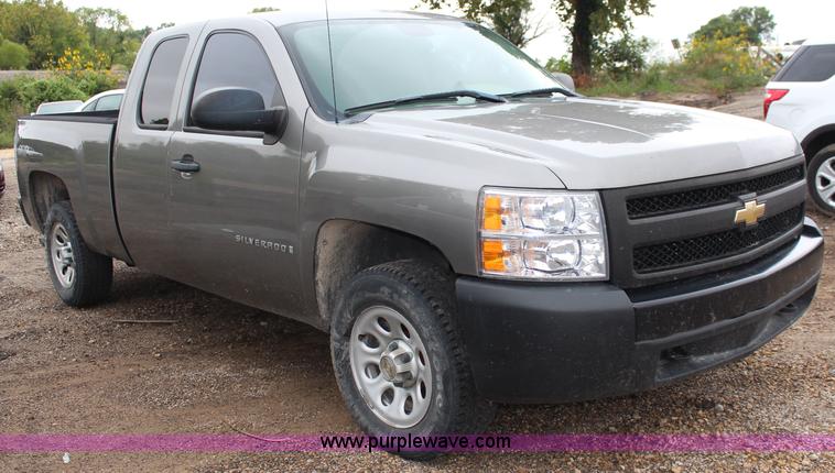 image for item I5843 2007 Chevrolet Silverado 1500 Ext. Cab pickup truck