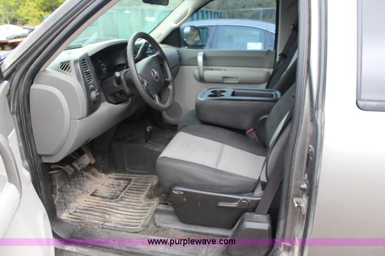 image for item I5843 2007 Chevrolet Silverado 1500 Ext. Cab pickup truck