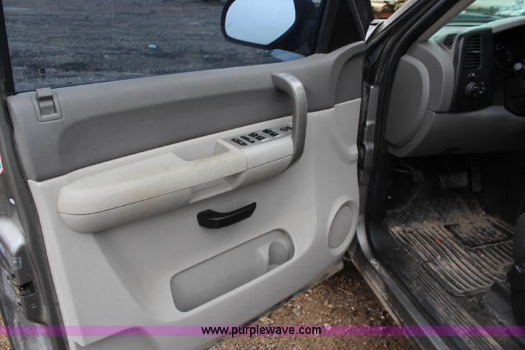 image for item I5843 2007 Chevrolet Silverado 1500 Ext. Cab pickup truck