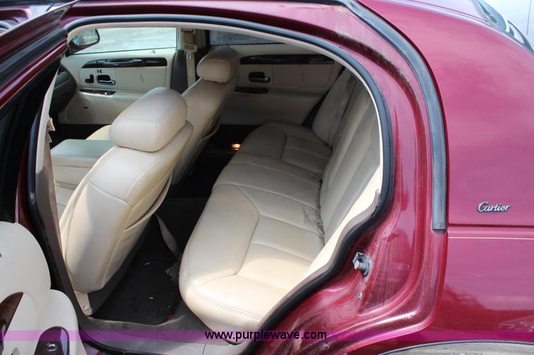 image for item J2117 1998 Lincoln Town Car Cartier