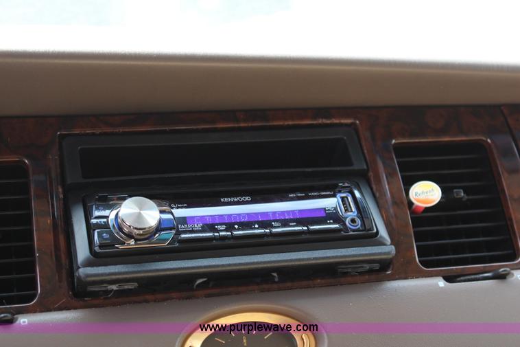 image for item J2117 1998 Lincoln Town Car Cartier