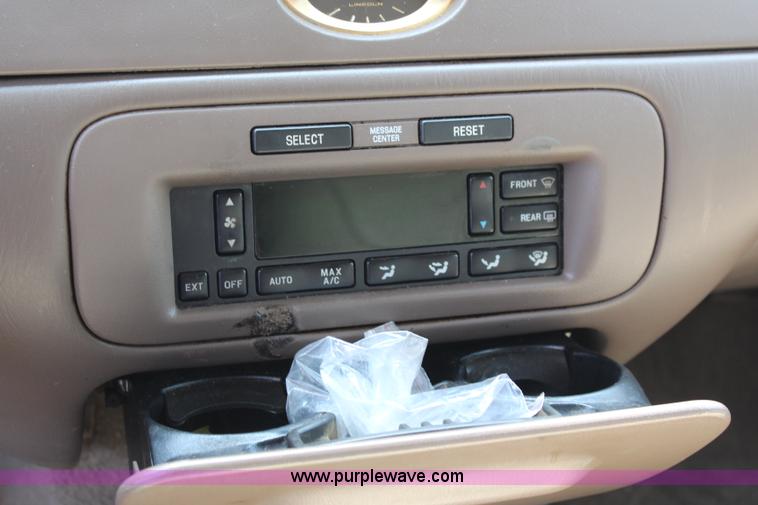 image for item J2117 1998 Lincoln Town Car Cartier