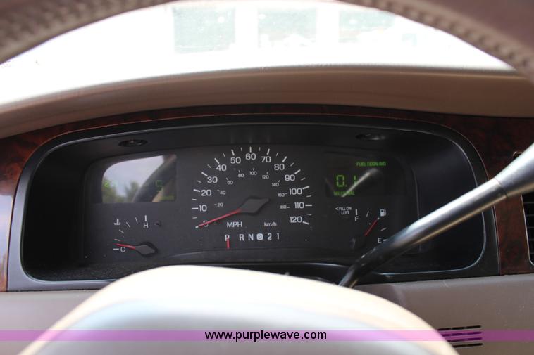 image for item J2117 1998 Lincoln Town Car Cartier