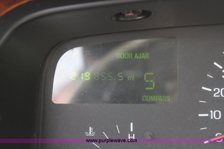 image for item J2117 1998 Lincoln Town Car Cartier