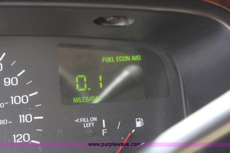 image for item J2117 1998 Lincoln Town Car Cartier