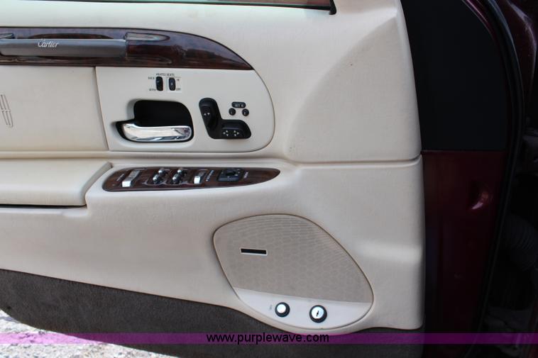 image for item J2117 1998 Lincoln Town Car Cartier