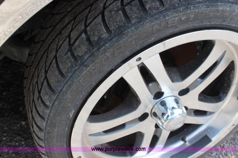 image for item J2117 1998 Lincoln Town Car Cartier