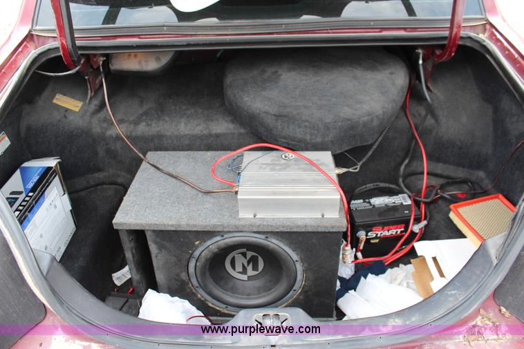 image for item J2117 1998 Lincoln Town Car Cartier