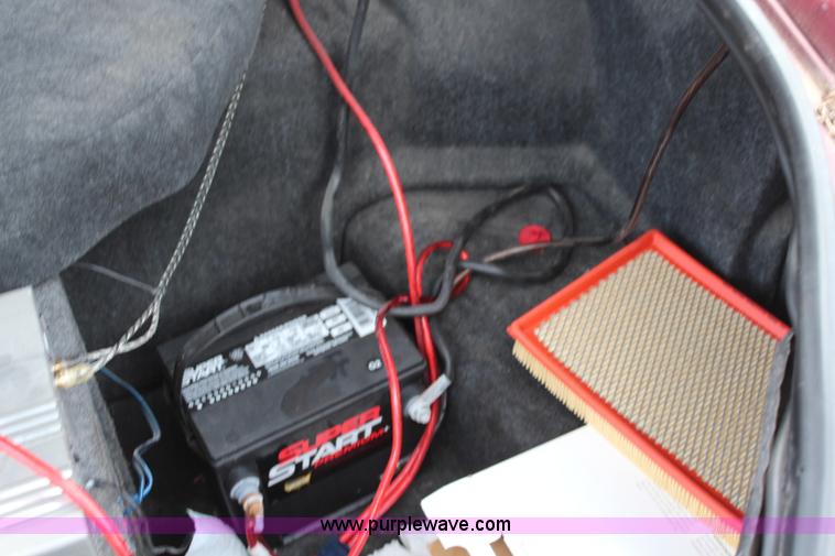 image for item J2117 1998 Lincoln Town Car Cartier