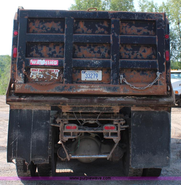 image for item J2243 1986 Ford LT9000 dump truck