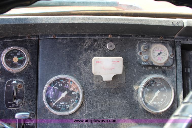 image for item J2243 1986 Ford LT9000 dump truck