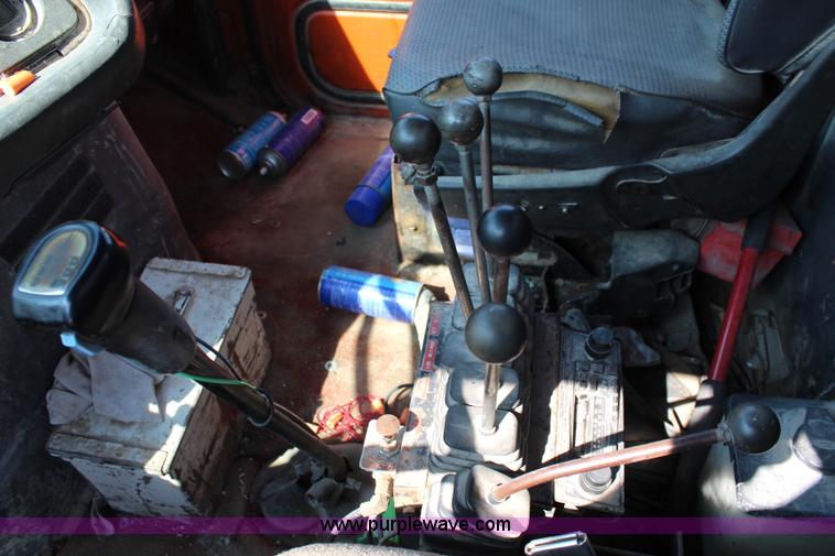 image for item J2243 1986 Ford LT9000 dump truck