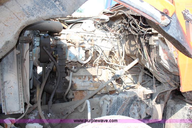 image for item J2243 1986 Ford LT9000 dump truck