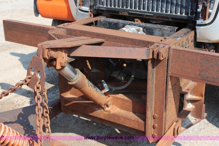 image for item J2243 1986 Ford LT9000 dump truck