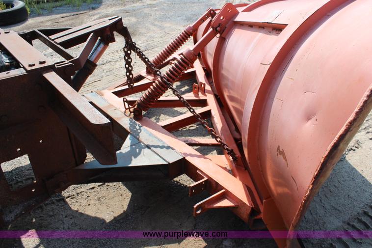 image for item J2243 1986 Ford LT9000 dump truck