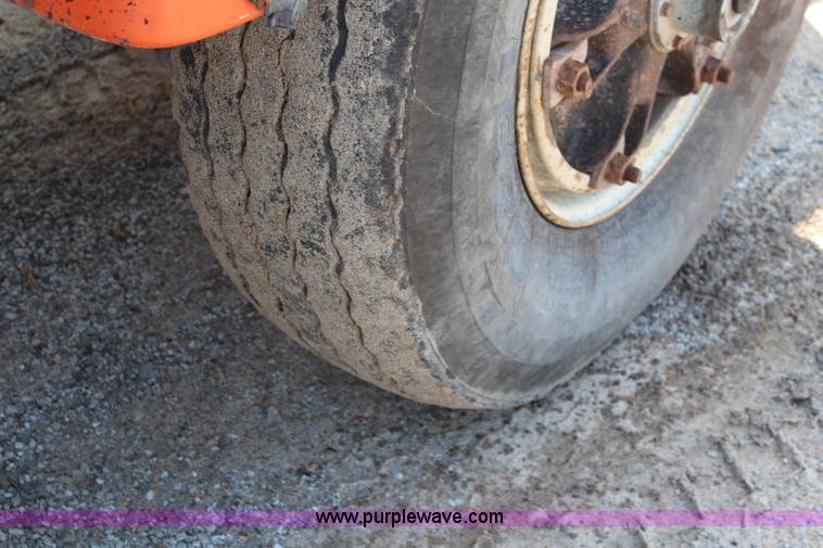 image for item J2243 1986 Ford LT9000 dump truck