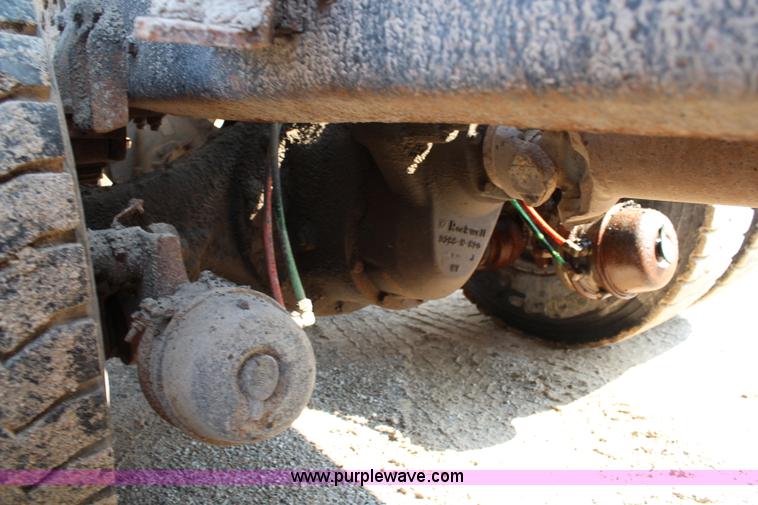 image for item J2243 1986 Ford LT9000 dump truck