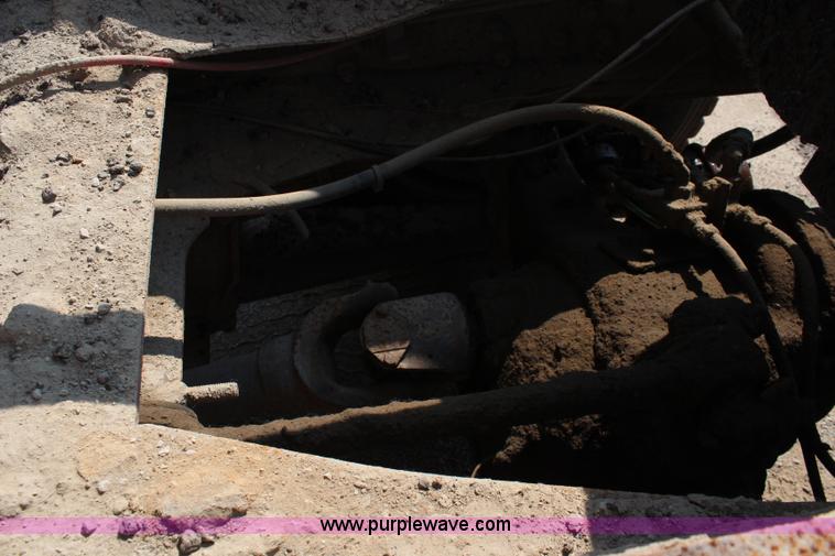 image for item J2243 1986 Ford LT9000 dump truck