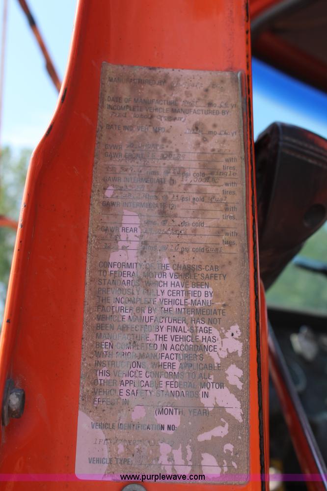 image for item J2243 1986 Ford LT9000 dump truck