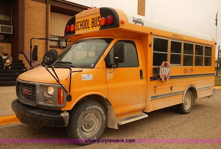 image for item J3053 2001 GMC Savana school bus