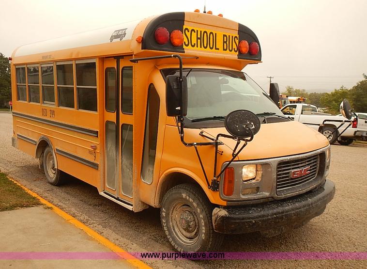image for item J3053 2001 GMC Savana school bus
