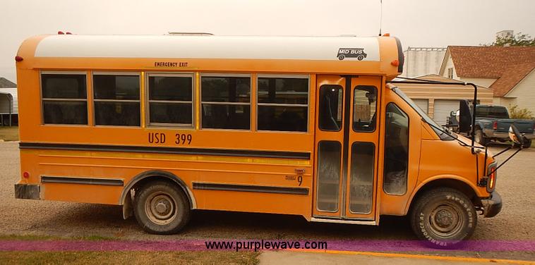 image for item J3053 2001 GMC Savana school bus