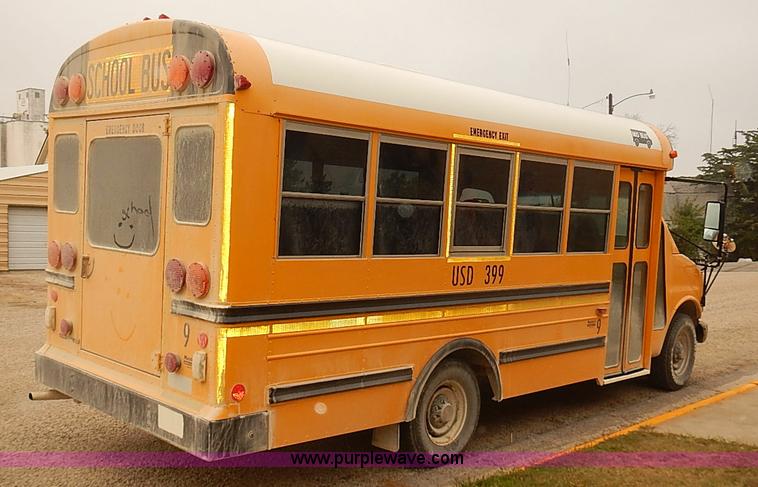 image for item J3053 2001 GMC Savana school bus