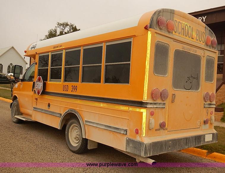 image for item J3053 2001 GMC Savana school bus