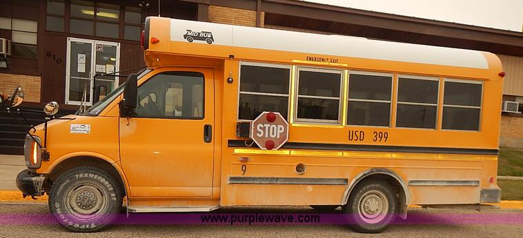 image for item J3053 2001 GMC Savana school bus