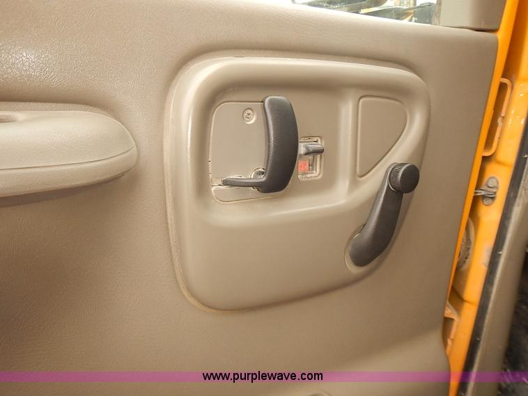 image for item J3053 2001 GMC Savana school bus