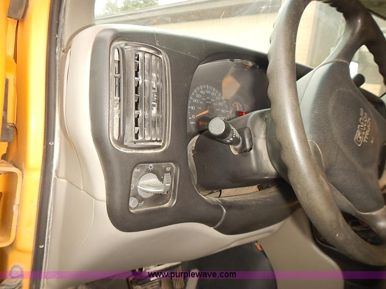 image for item J3053 2001 GMC Savana school bus