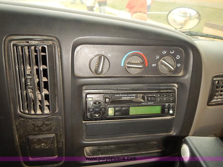 image for item J3053 2001 GMC Savana school bus