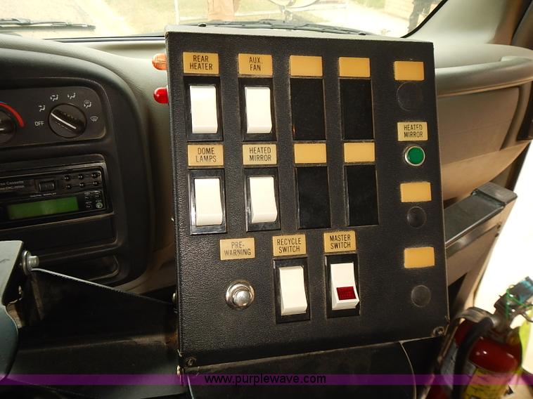 image for item J3053 2001 GMC Savana school bus