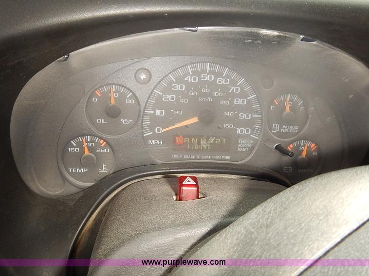 image for item J3053 2001 GMC Savana school bus