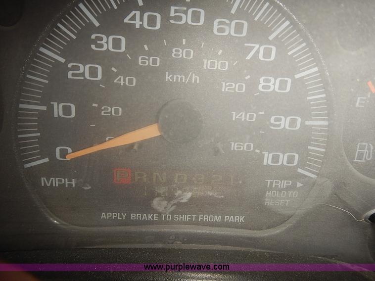 image for item J3053 2001 GMC Savana school bus