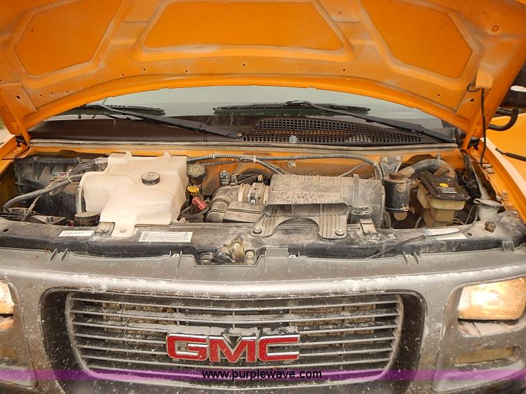 image for item J3053 2001 GMC Savana school bus