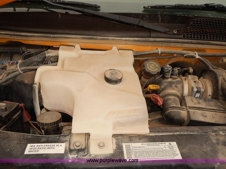 image for item J3053 2001 GMC Savana school bus