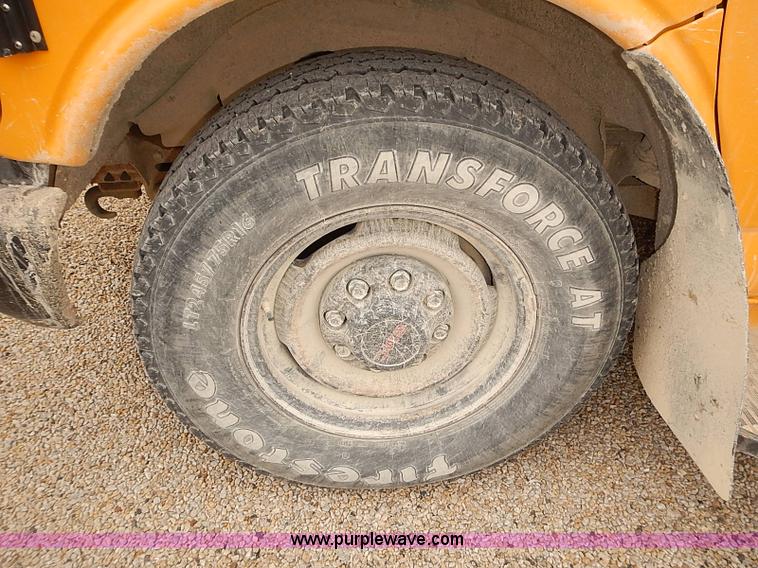 image for item J3053 2001 GMC Savana school bus