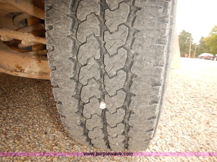 image for item J3053 2001 GMC Savana school bus