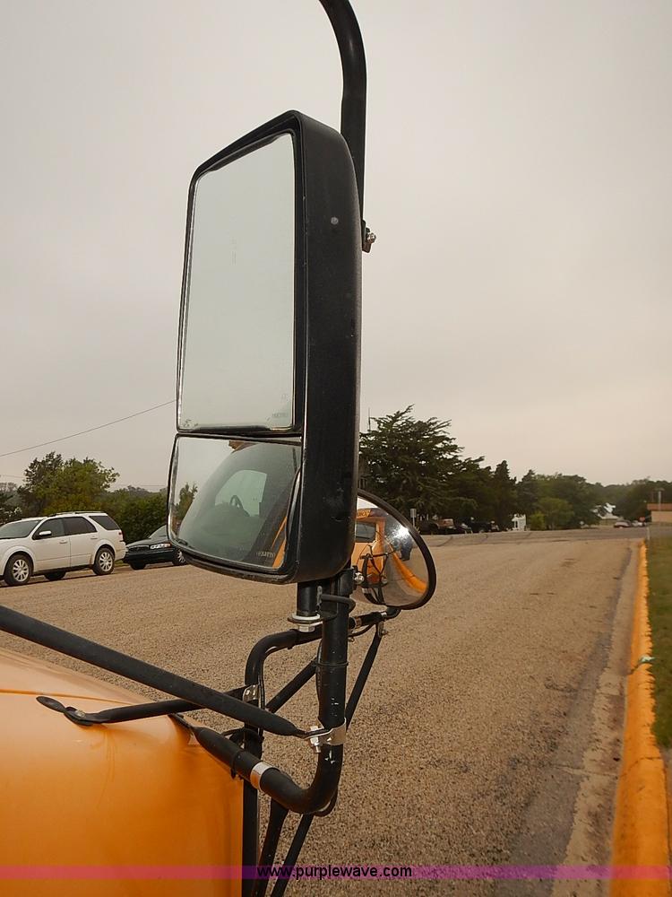 image for item J3053 2001 GMC Savana school bus